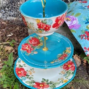 Pioneer woman Vintage Rose Collection 3 Tier Dessert Tray. Turquoise /Red .